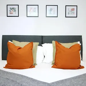 No 49 Apartments, Perfect For Business And Leisure Stays, 10 Min Drive Into Centre, Easy Access To Local Transport, 1br And 2br Available, Free Parking Apartment